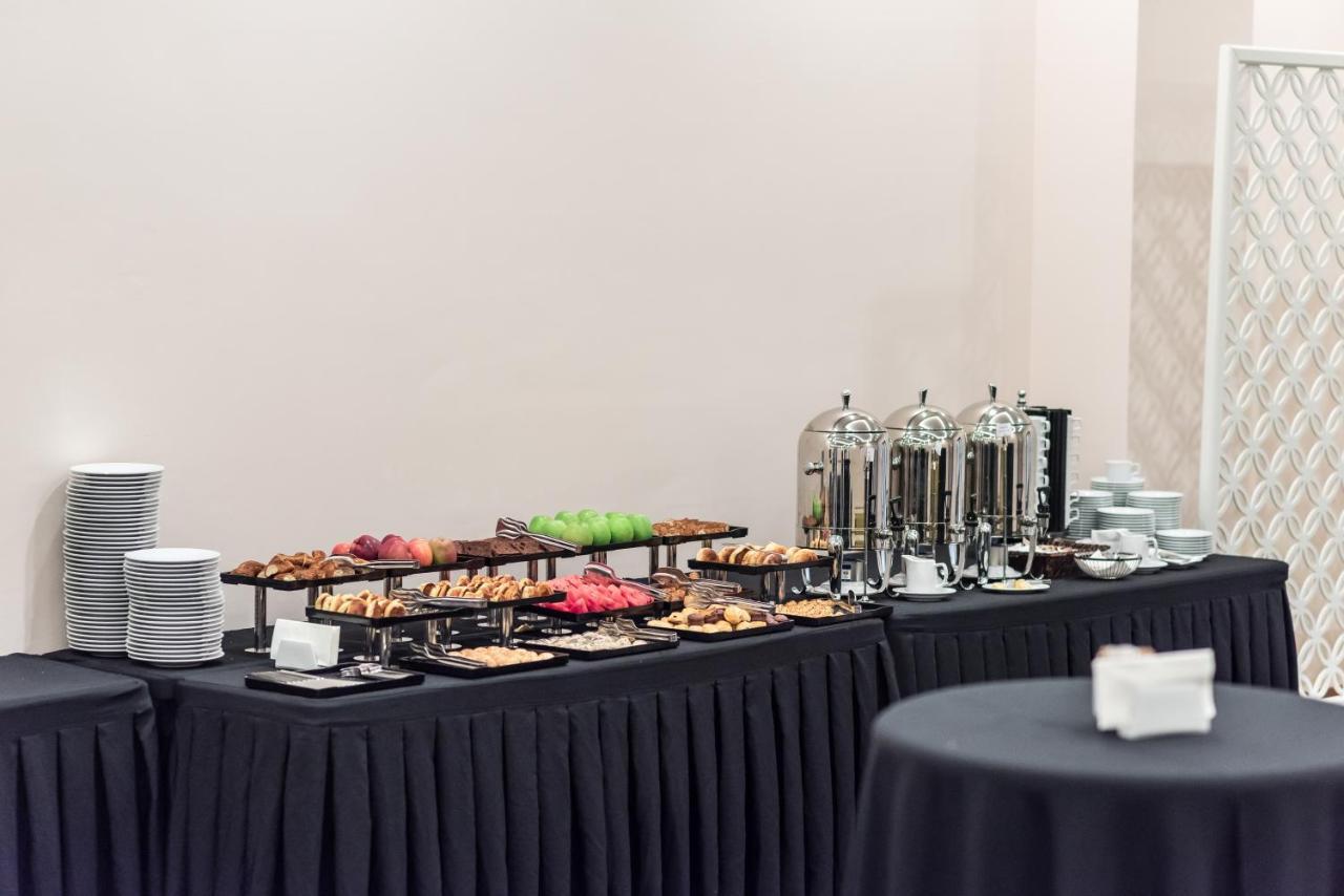 安卡拉市中心阿纳多卢酒店 外观 照片 A buffet