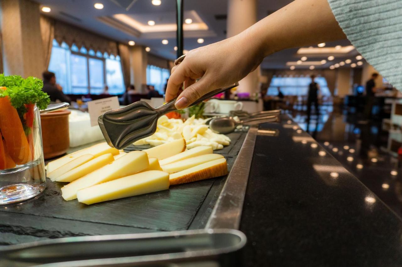 安卡拉市中心阿纳多卢酒店 外观 照片 A cheese platter