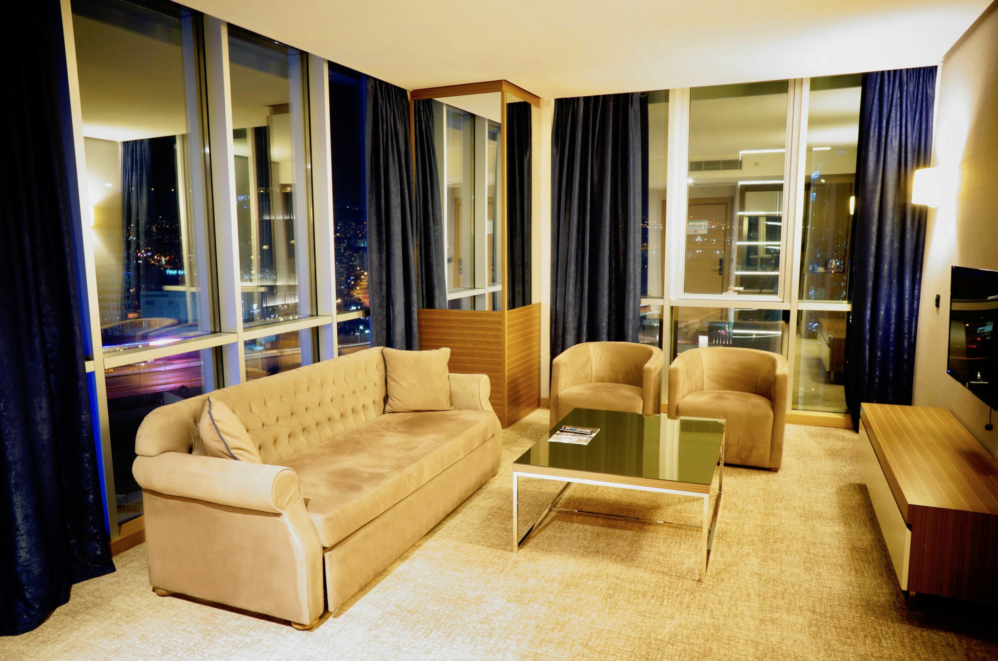 安卡拉市中心阿纳多卢酒店 外观 照片 A suite at the Mandarin Oriental, Hong Kong